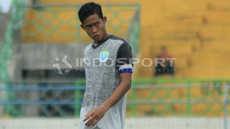 Pemain muda klub Liga 1 Persela Lamongan, Birrul Walidain tetap disiplin latihan meskipun sedang menjalankan ibadah puasa. - INDOSPORT