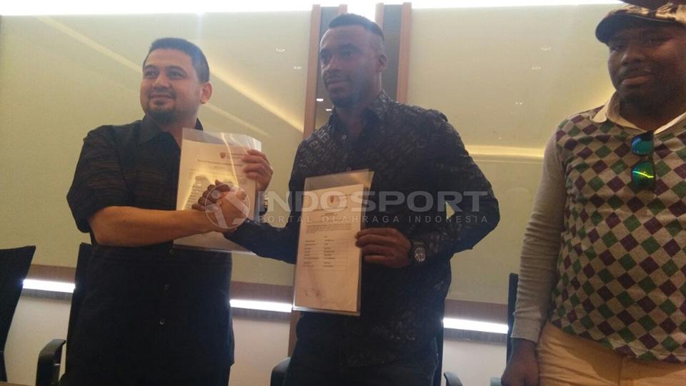 Striker anyar PSM Makassar, Guy Junior. Copyright: Reno Firhad Rinaldi/Indosport.com