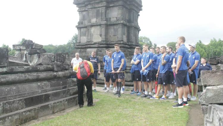 Timnas Islandia kagum dengan Candi Prambanan Copyright: Arief Setiadi/INDOSPORT