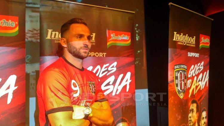 Ilija Spasojevic dalam acara penentuan sponsor utama Bali United untuk Liga Champions Asia. Copyright: Petrus Manus Da Yerimon/INDOSPORT