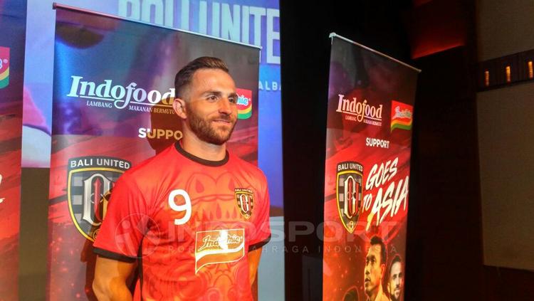 Ilija Spasojevic dalam acara penentuan sponsor utama Bali United untuk Liga Champions Asia. Copyright: Petrus Manus Da Yerimon/INDOSPORT