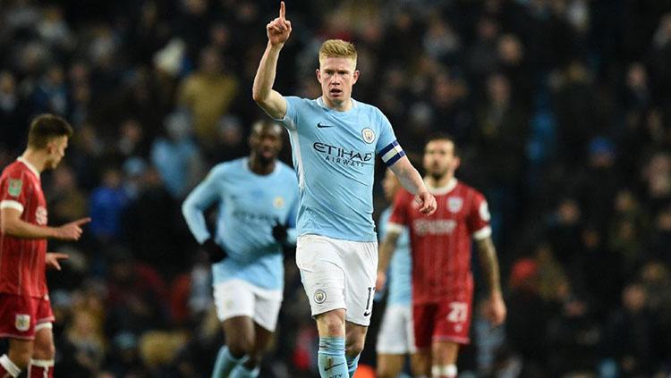 Gol Kevin De Bruyne membuat Man City menahan imbang Bristol City 1-1. Copyright: Twitter @SquawkaNews