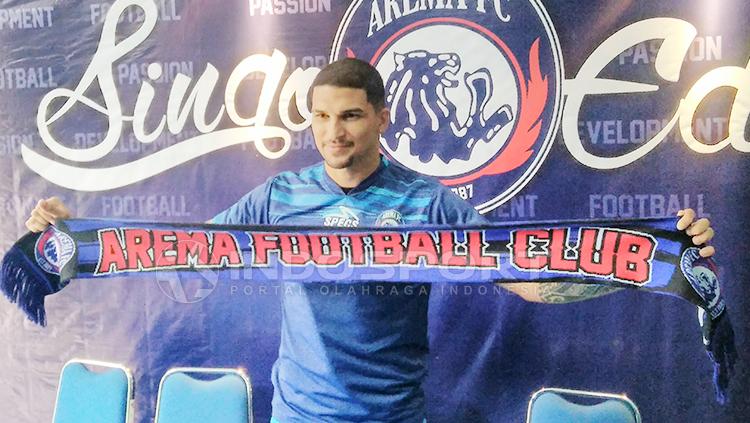 Arthur Cunha Da Rocha resmi diperkenalkan Arema FC. Copyright: Ian Setiawan/INDOSPORT