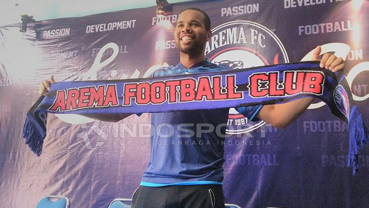 Thiago Furtuoso resmi diperkenalkan Arema FC. Copyright: Ian Setiawan/INDOSPORT