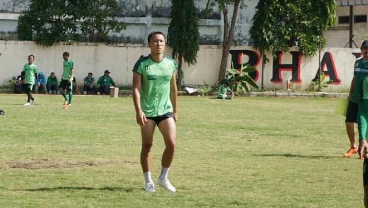 Arthur Irawan saat latihan di Lapangan Polda Jatim. Copyright: Ngopibareng.id