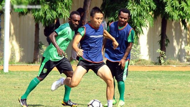 Arthur Irawan saat latihan di Lapangan Polda Jatim. Copyright: emosijiwaku