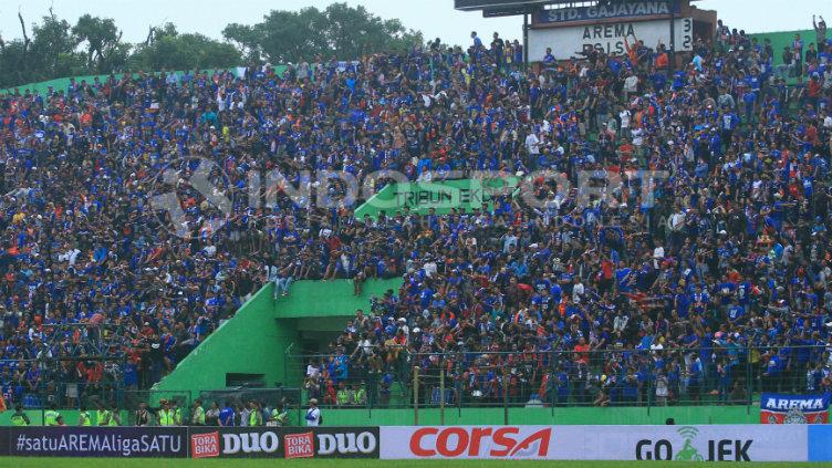 Aremania memadati Stadion Gajayana Copyright: INDOSPORT/Ian Setiawan
