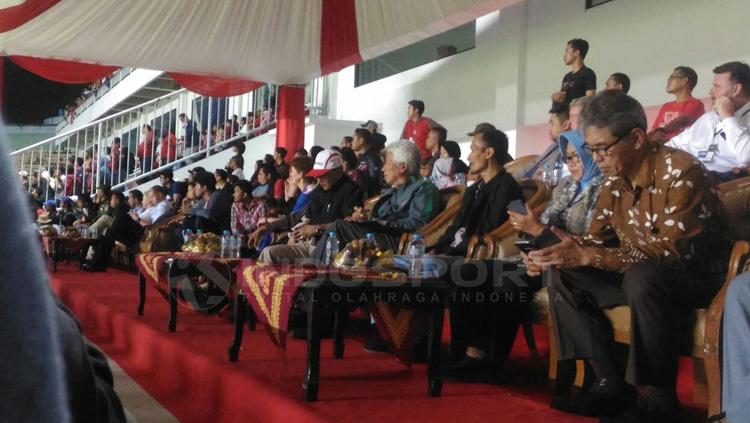 Jajaran pejabat saat menyaksikan laga Indonesia Selection vs Islandia.