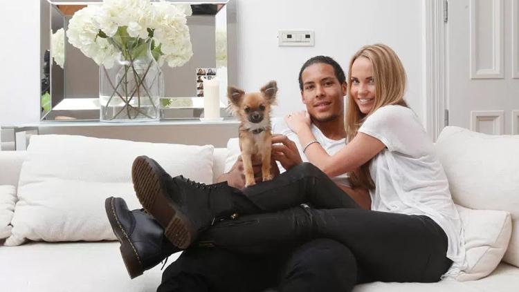 Virgil Van Dijk dan istrinya. Copyright: thesun.co.uk
