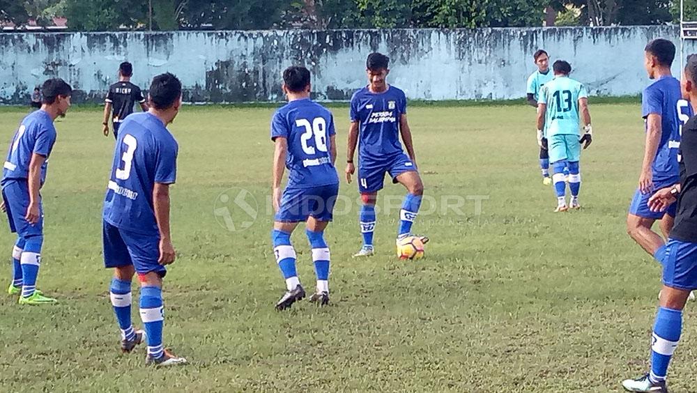 Sesi latihan Persiba Balikpapan Copyright: Teddy Rumengan/Indosport.com