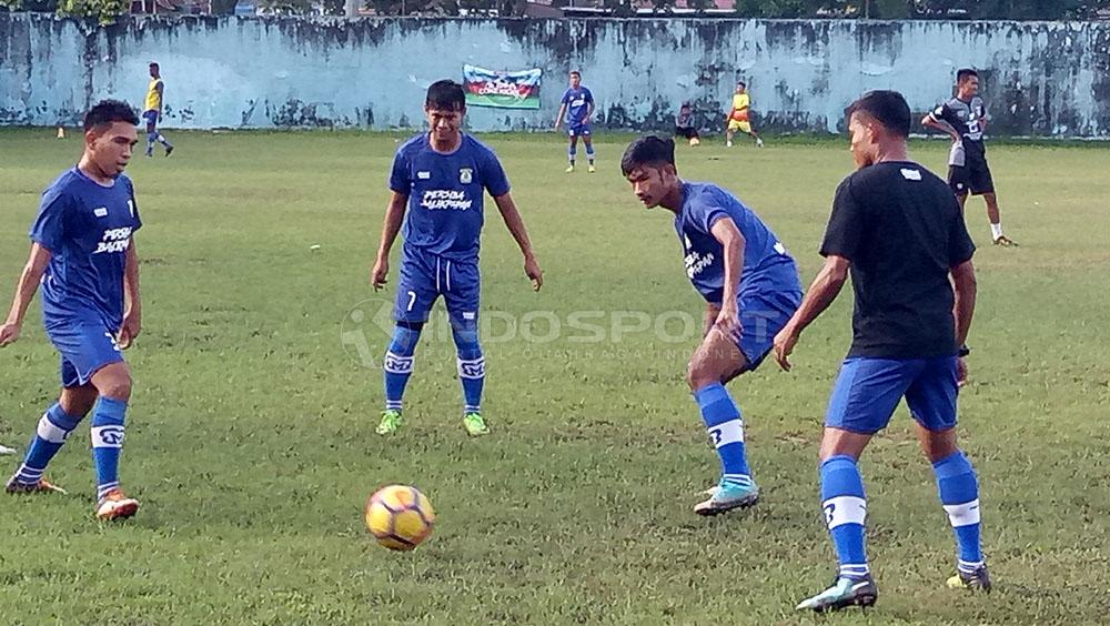 Sesi latihan Persiba Balikpapan Copyright: Teddy Rumengan/Indosport.com