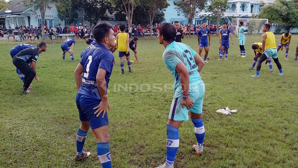 Sesi latihan Persiba Balikpapan Copyright: Teddy Rumengan/Indosport.com