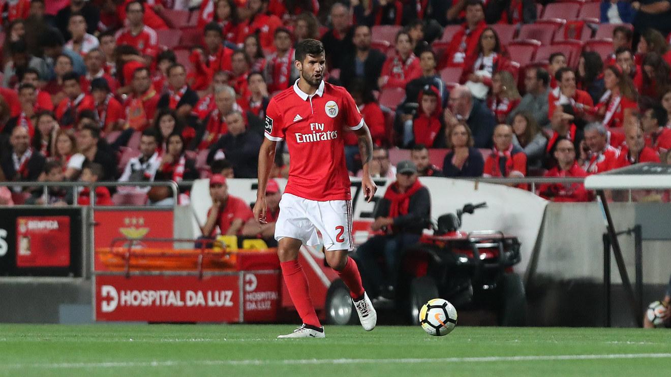 Bek Benfica, Lisandro Lopez. Copyright: Benfica