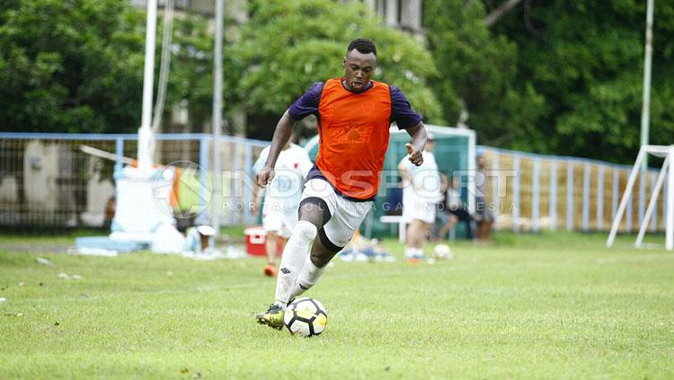 Pemain anyar klub Liga 1 Borneo FC, Guy Junior Ondoua mengungkapkan fakta menarik sebelum bergabung dengan tim Pesut Etam.