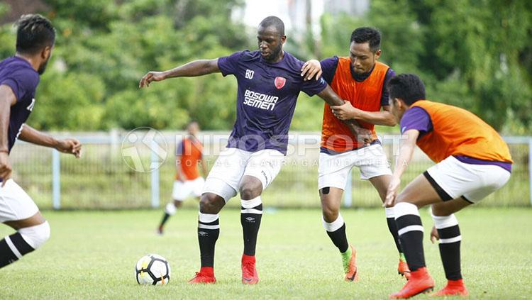 Apa kabar Bruce Djite? Penyerang asing yang direkomendasikan oleh pelatih sepak bola, Robert Alberts, namun nasibnya ambyar di PSM Makassar.