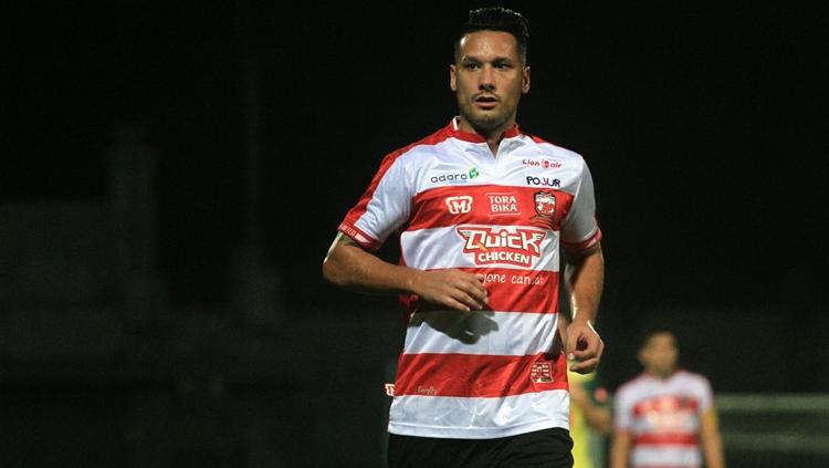 Raphael Maitimo, saat debut bersama Madura United