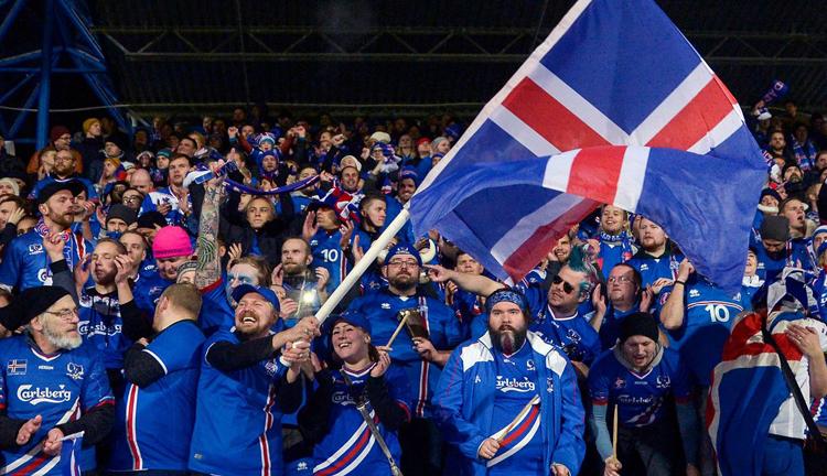 Para fans merayakan Timnas Islandia yang lolos ke Piala Dunia Copyright: Getty Images