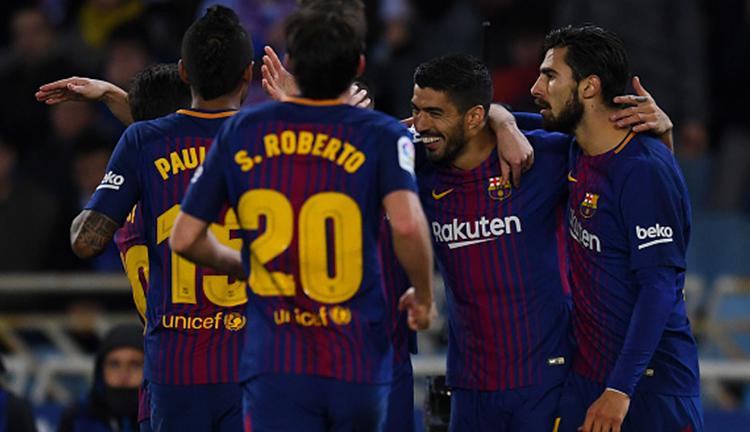 Luis Suares merayakan golnya bersama teman-temannya Copyright: INDOSPORT