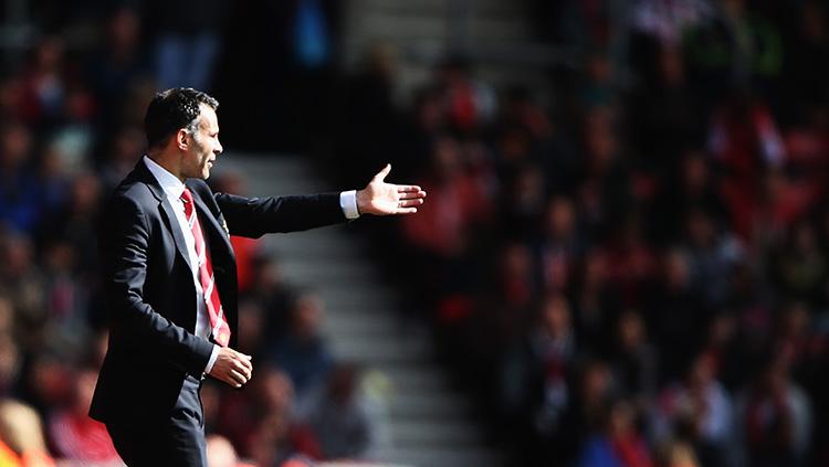 Ryan Giggs saat menjadi pelatih interim di Man United. Copyright: Getty Images