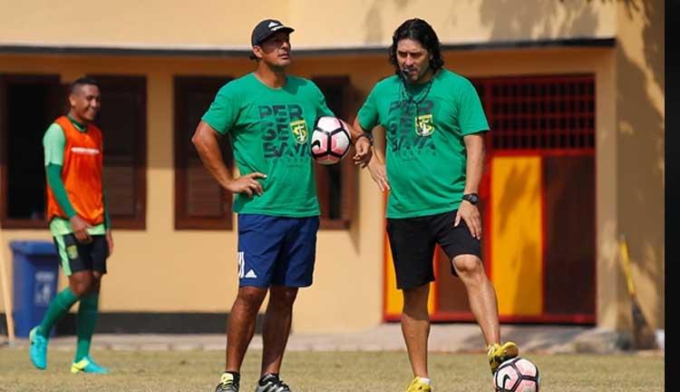 Alfredo Vera dan Esteban Busto (kanan) Copyright: Persebaya.id