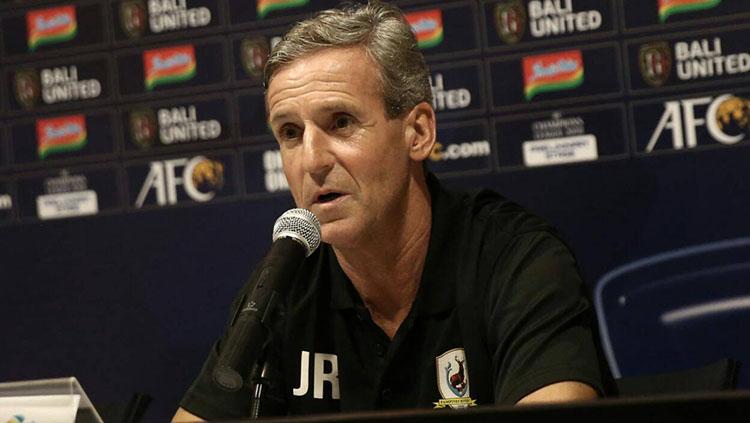 Pelatih Tampines Rovers, Jurgen Raab. - INDOSPORT