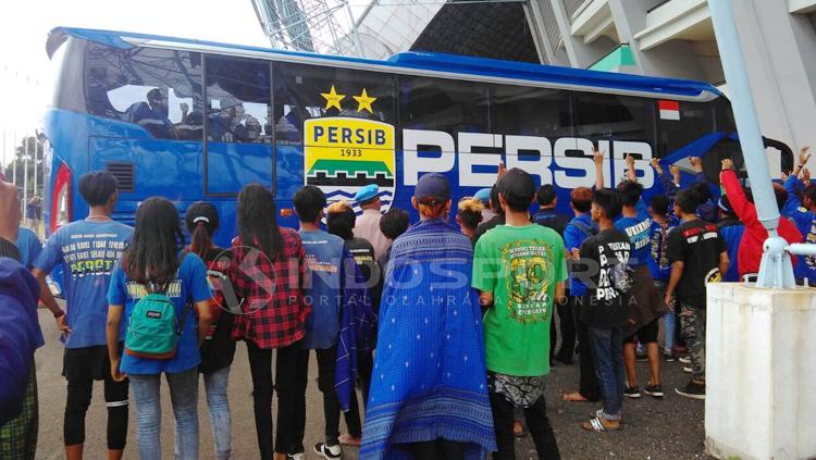 Bus Persib Bandung yang membawa pemain sudah tiba di Stadion GBLA.