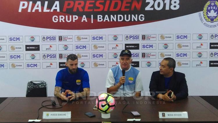 Persib Bandung dalam jumpa pers usai pertandingan. Copyright: Arif Rahman/INDOSPORT