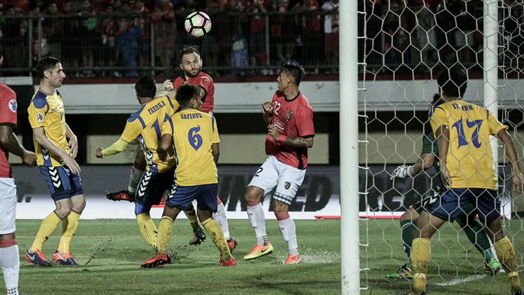 Ilija Spasojevic saat terjun membela Bali United di Kualifikasi Liga Champions 2018. Copyright: Bali United