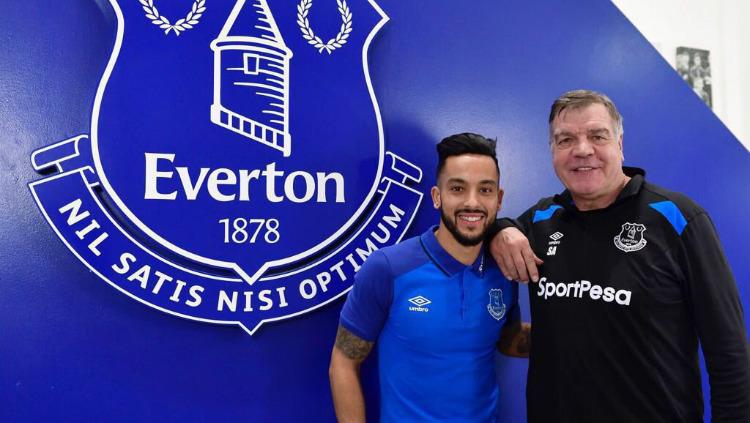 Theo Walcott bersama pelatih Everton Sam Allardyce.
