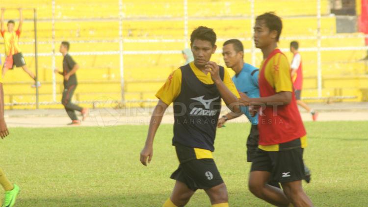 Manda Cingi, saat sesi latihan Semen Padang Copyright: Taufik Hidayat/INDOSPORT