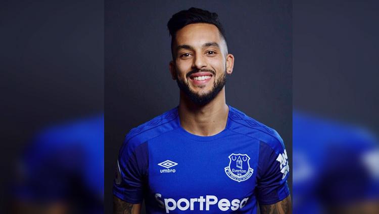 Theo Walcott resmi berseragam Everton. Copyright: INDOSPORT