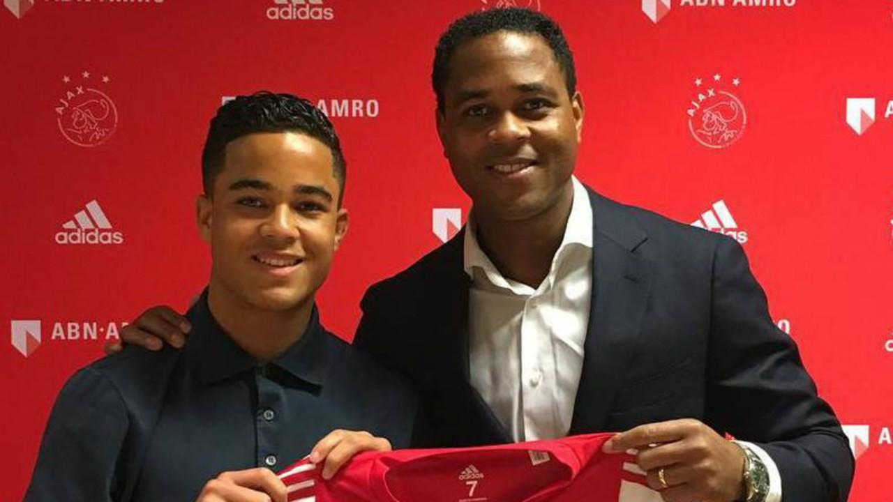 Justin Kluivert dan Patrick Kluivert. - INDOSPORT