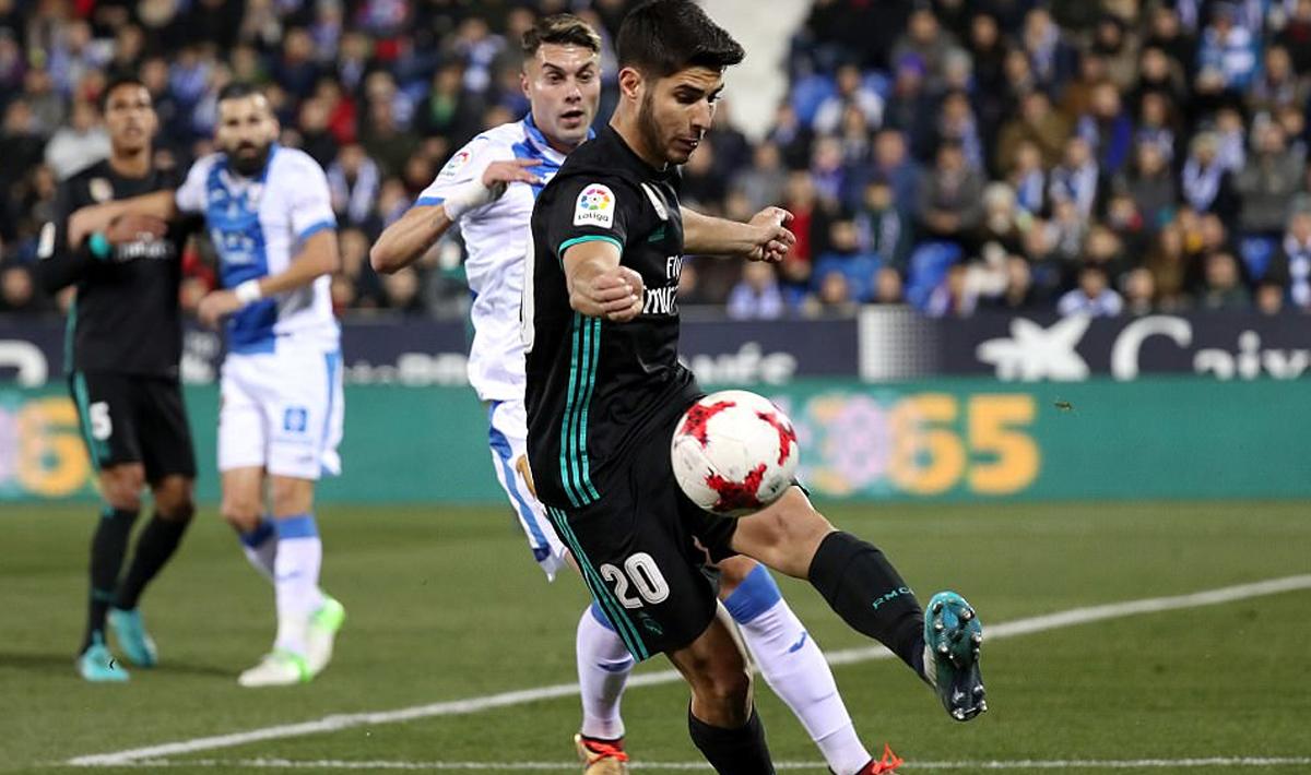 Marco Asensio umpan jauh saat melawan Leganes.