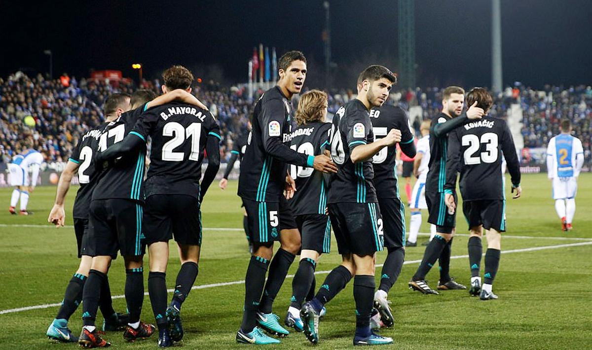 Selebrasi para pemain Real Madrid setelah Marco Asensio cetak gol. Copyright: INDOSPORT