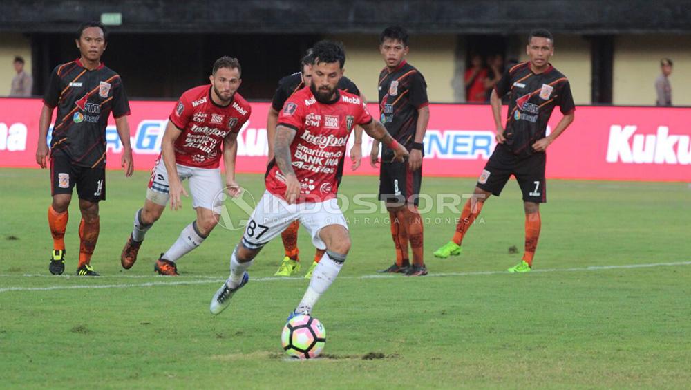 Bali United vs Borneo FC Copyright: Ruddy Khaizan/Indosport.com