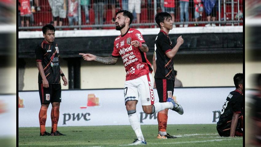 Hattrick Stefano Lilipaly Sukses Bawa Bali United Raih Kemenangan Pertama di Piala Presiden 2018. Copyright: Twitter@BaliUtd
