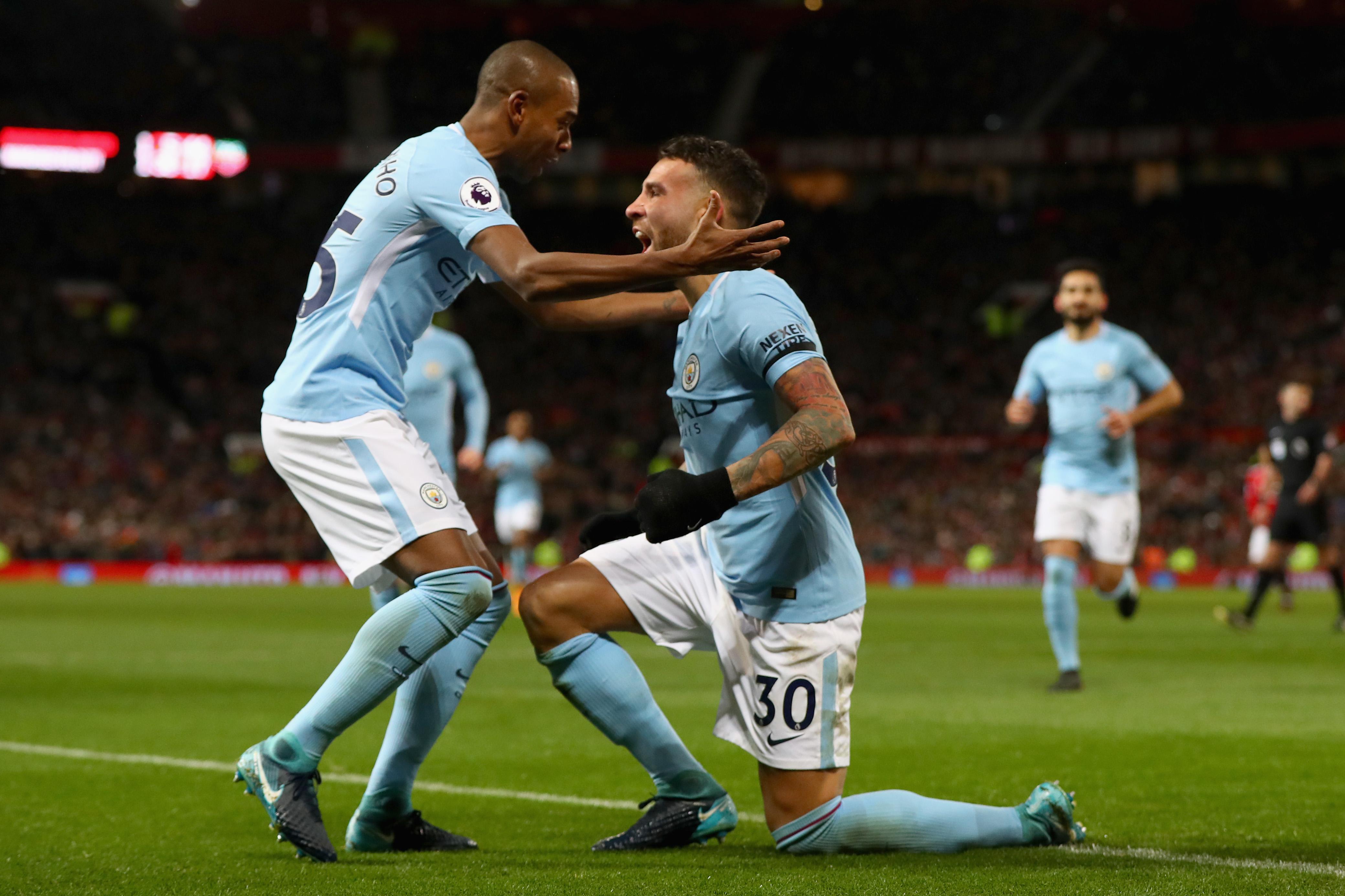 Fernandinho dan Nicolas Otamendi. Copyright: INDOSPORT