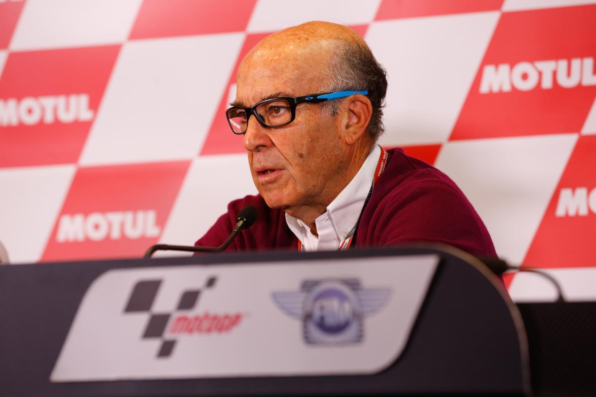 CEO Dorna Sports, Carmelo Ezpeleta, buka suara terkait isu MotoGP digelar tanpa penonton akibat virus corona - INDOSPORT