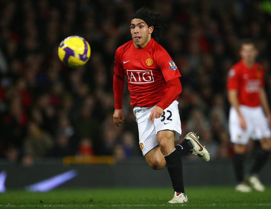 Carlos Tevez saat masih berseragam Manchester United. Copyright: Zimbio