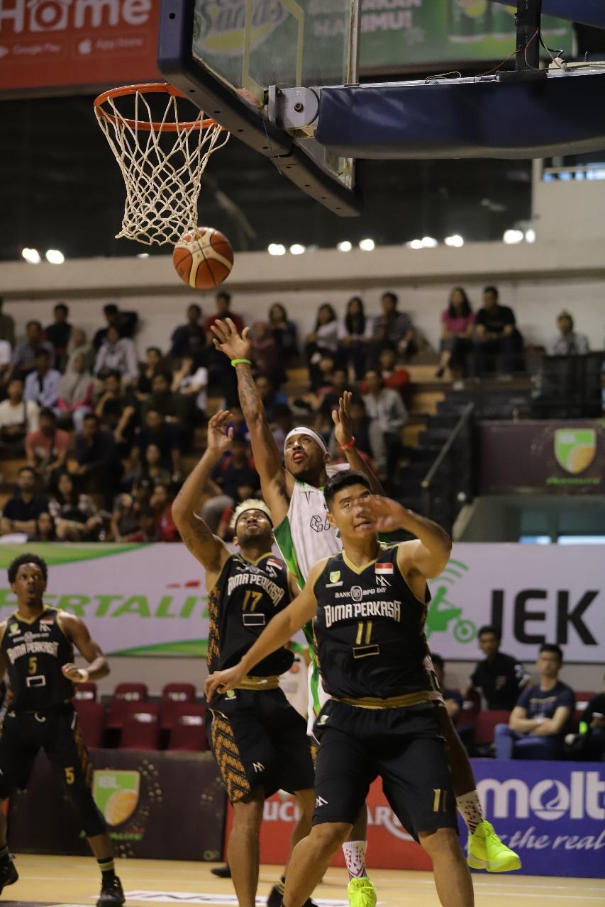 Pacific Caesar Surabaya melawan Bima Perkasa Jogja. Copyright: IBL