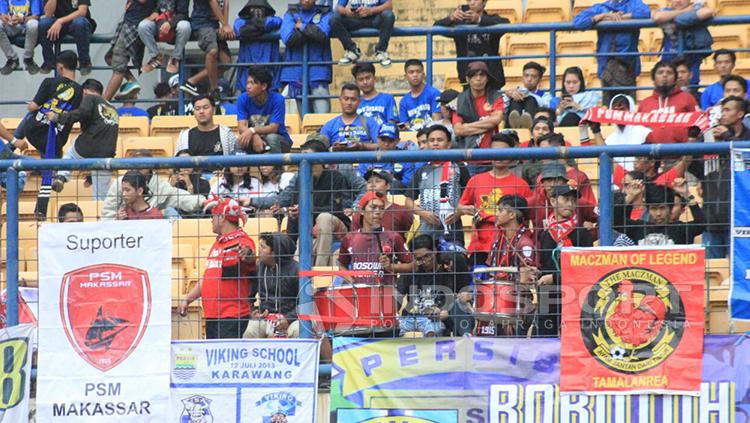 Para suporter PSM Makassar yang hadir di Stadion GBLA.