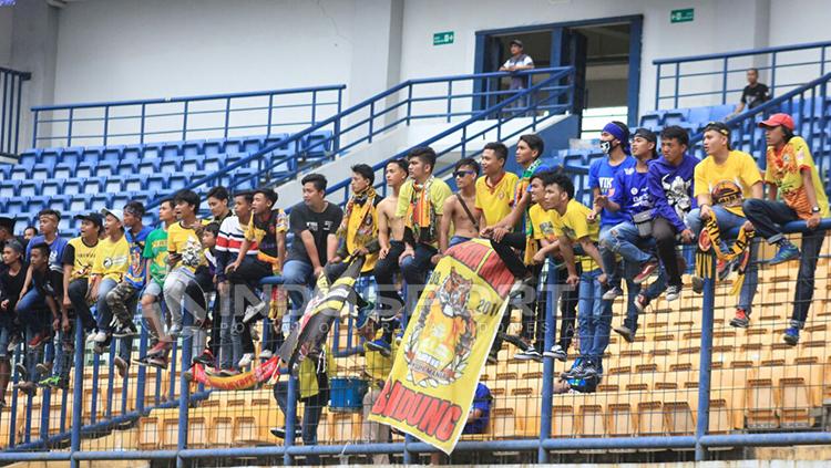 Para suporter Sriwijaya FC di laga melawan PSM Makassar.
