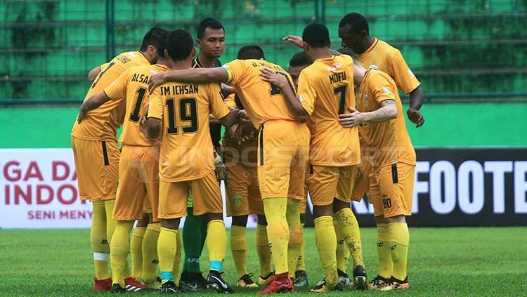 Bhayangkara FC sebelum tampil di Piala Presiden 2018. Copyright: Ian Setiawan/INDOSPORT