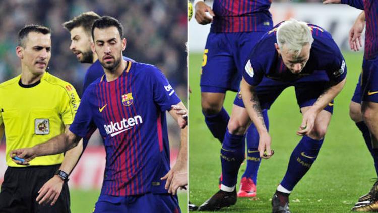 Pemain Barcelona mengambil korek api di lapangan lempara dari suporter. Copyright: marca