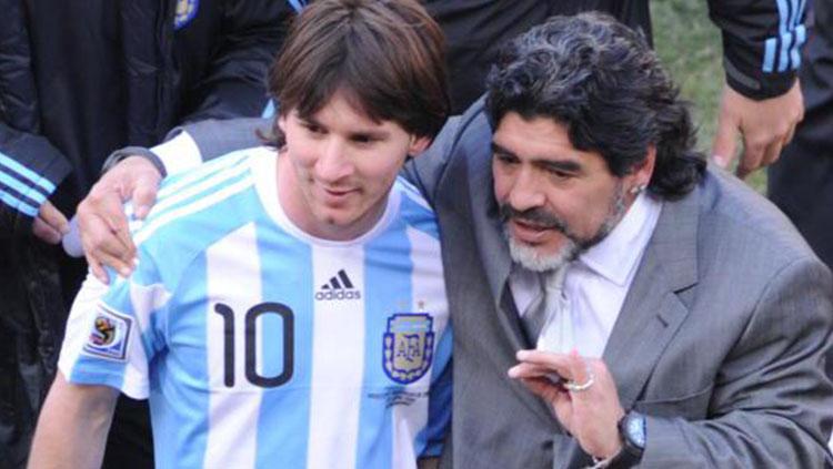 Dua legenda sepak bola Argentina, Lionel Messi dan Diego Maradona. - INDOSPORT