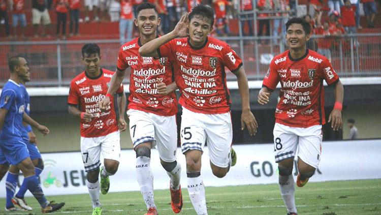 Skuat muda Bali United merayakan gol ke gawang PSPS.