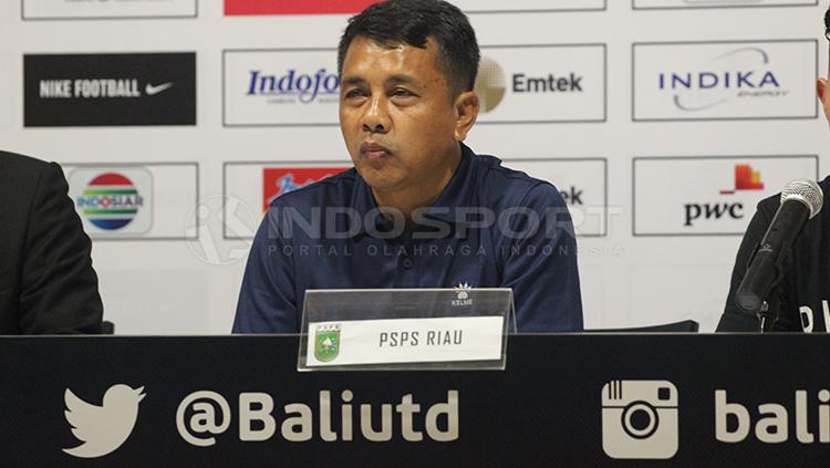Pelatih PSPS Riau, Jafri Sastra. Copyright: Rudi Merta/INDOSPORT