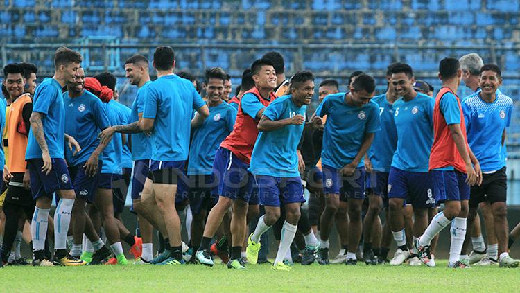 Sukacita pemain Arema FC saat jalani latihan. Copyright: Ian Setiawan/INDOSPORT