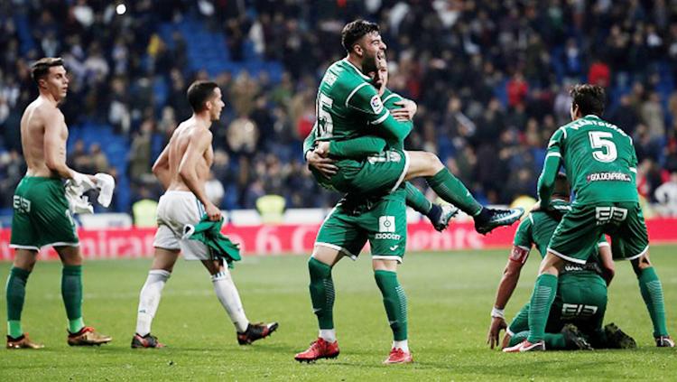 Aksi selebrasi para pemain Leganes setelah berhasil kalahkan Real Madrid dengan skor 2-1. Copyright: INDOSPORT