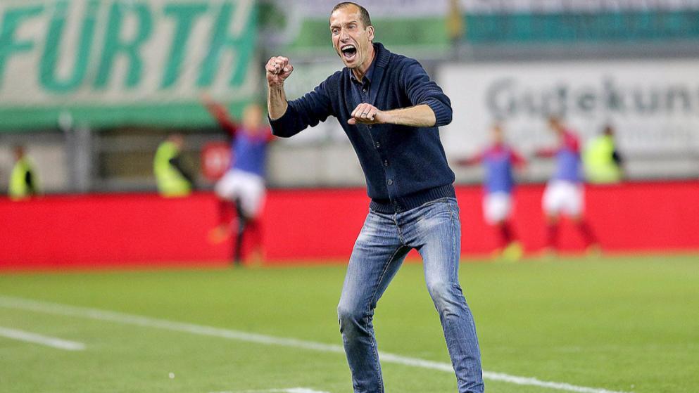 Pelatih Kaiserslautern, Jeff Strasser.